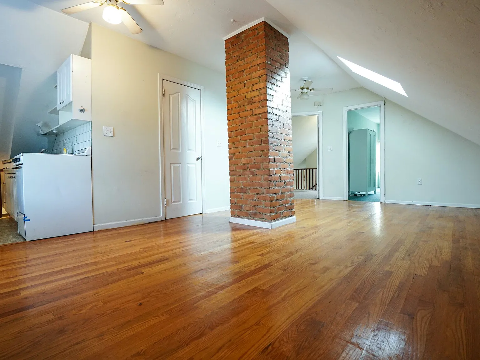 3 bed, 999 sqft, $2,850 — Photo 1