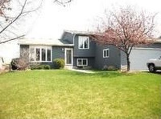 689 Penn Blvd, Lindenhurst, IL 60046