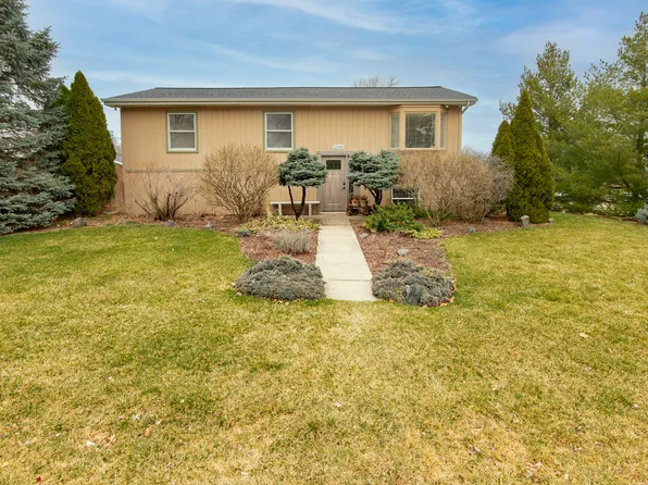 21960 W Park Dr, Lake Villa, IL 60046