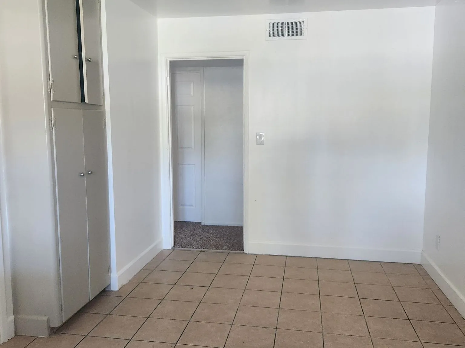3 bed, 1.5 bath, 1299 sqft, $2,000 — Photo 2