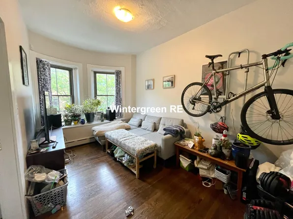 106 Willow St #3F, Cambridge, MA 02141
