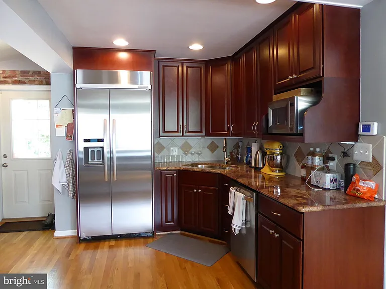 323 S Adams St — Photo 12