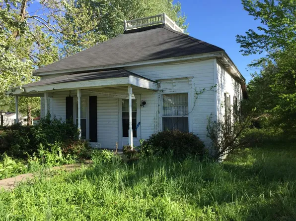 106 E Myrtle St, Aurora, MO 65605