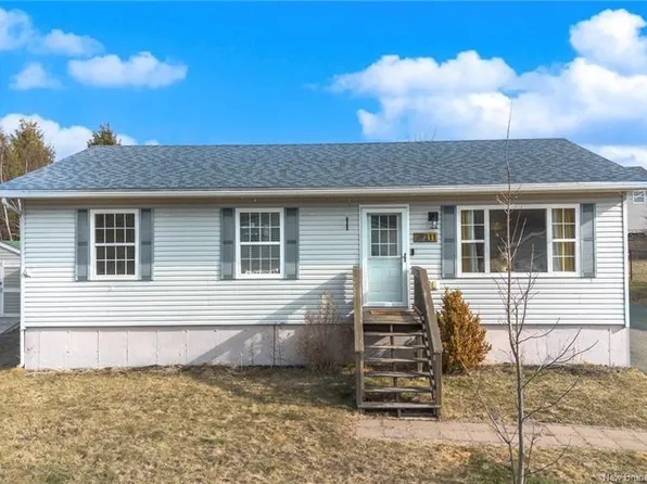 111 Finnamore St, Oromocto, NB E2V 2R5
