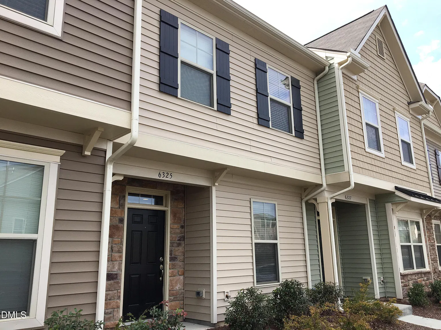 3 bed, 3.5 bath, 1887 sqft, $1,999 — Photo 3