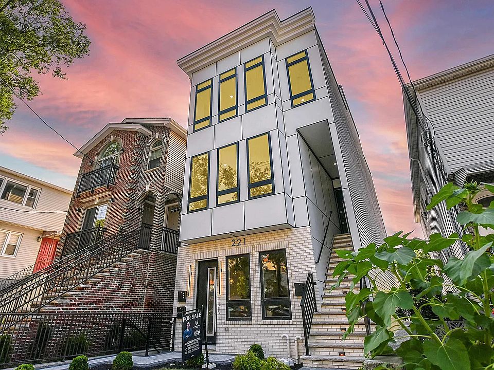 1st image of 221 Columbia Ave #2