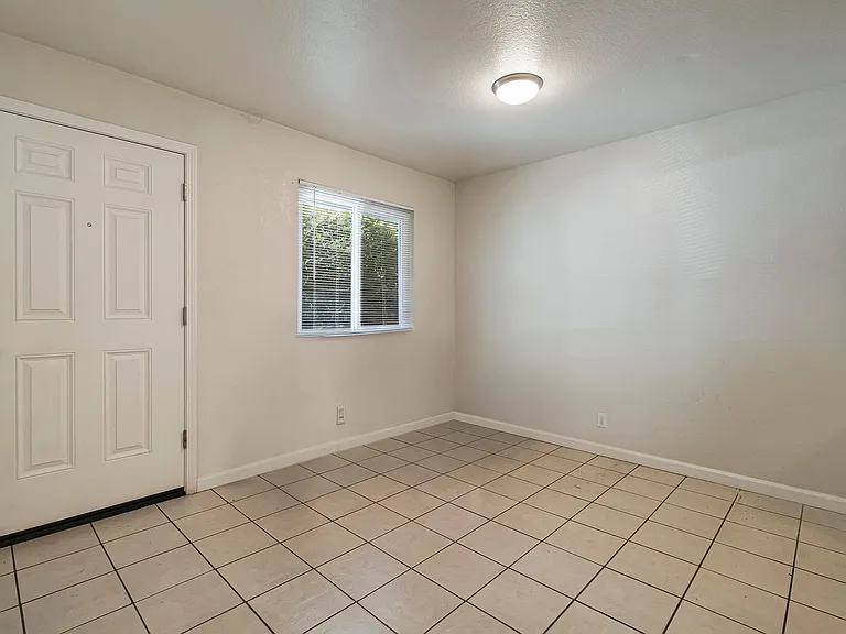 435 Maple St — Photo 10