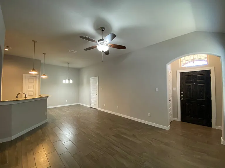 371 Creekside Curv — Photo 2