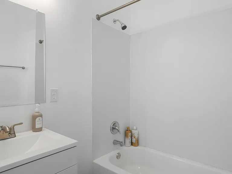 4938 S Center St #2 — Photo 2