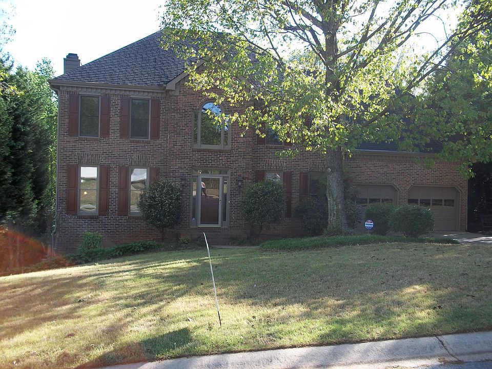 1st image of 3535 Claridge Dr NE