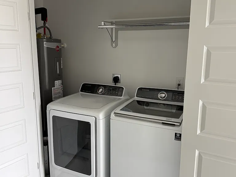 1373 Daytona Bch — Photo 4