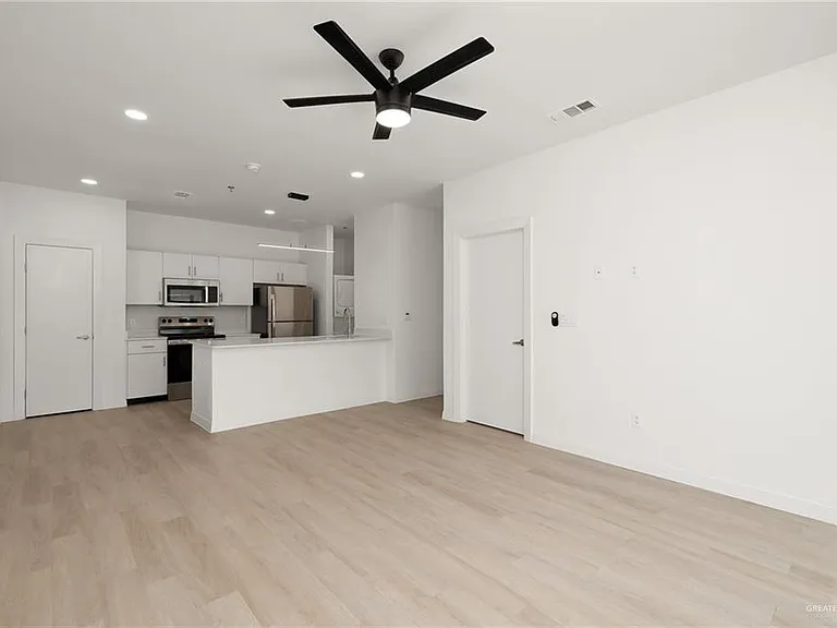 412 S Ware Rd — Photo 4