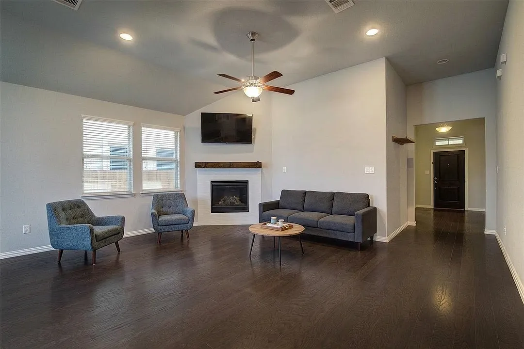 Spacious 3-Bedroom Home in Garland, TX — Photo 1