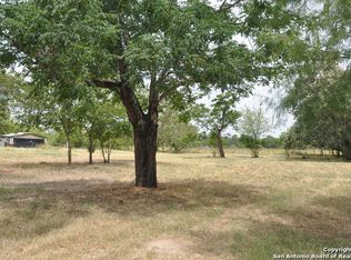 508 Davis Ave, Devine, TX 78016