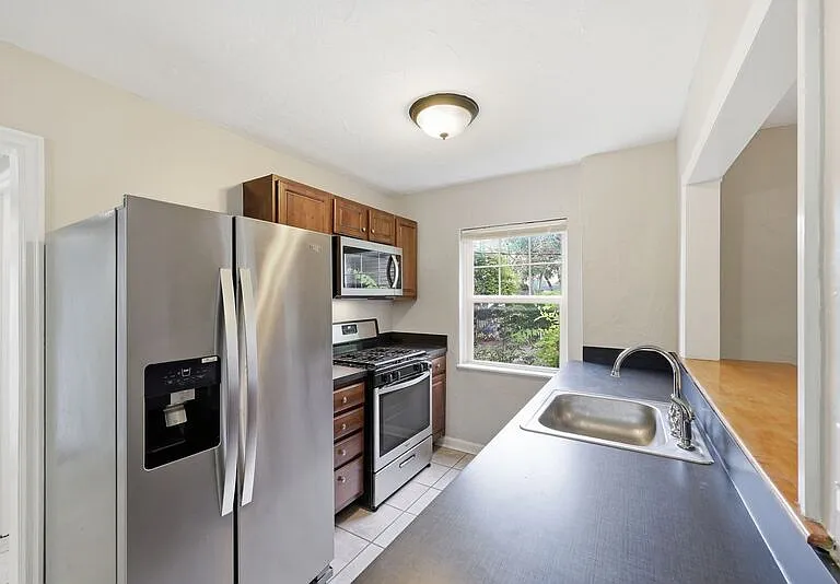 1048 Berkeley Rd #B — Photo 8