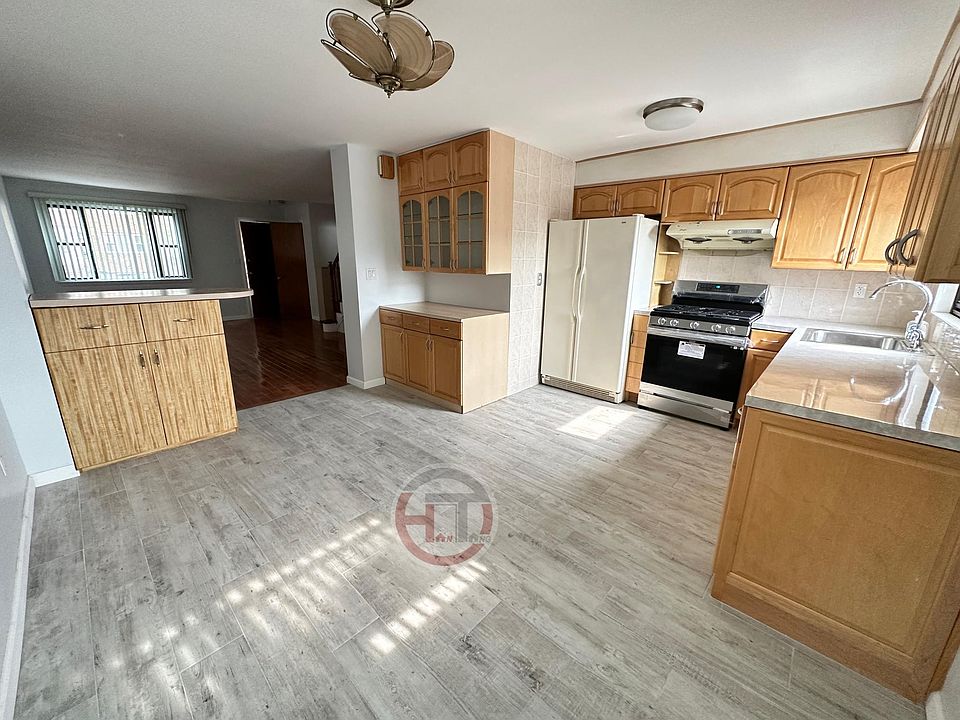 1st image of 1635 Mayflower Ave