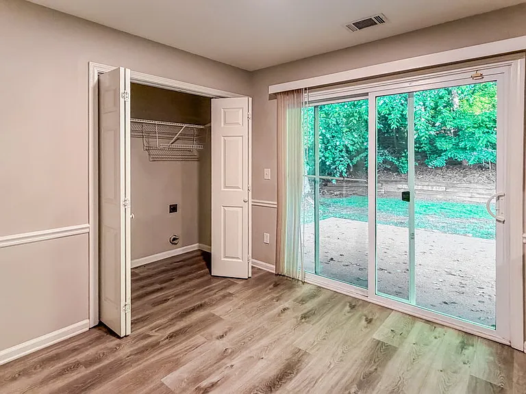 520 Brooksdale Dr — Photo 13