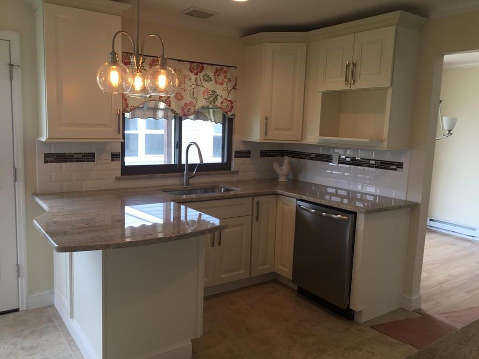 1st image of 17 Gladstone Ave