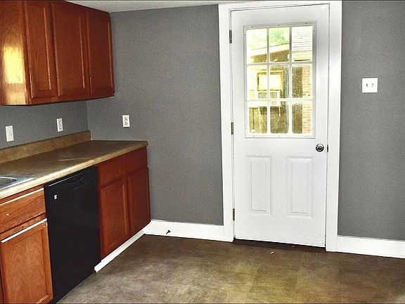 3rd image of 1503 Paris Rd