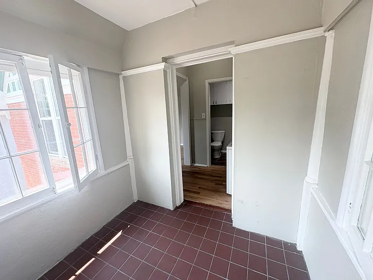 Old Victorian apartments in West Wash Park! — Photo 31