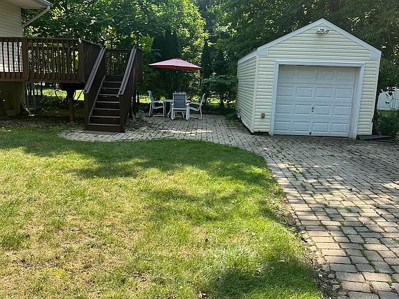 5th image of 27 Glendale Dr