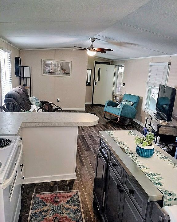 1st image of 139 Sequoia Dr