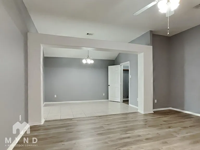 1815 Sherwood Forest Cir — Photo 8