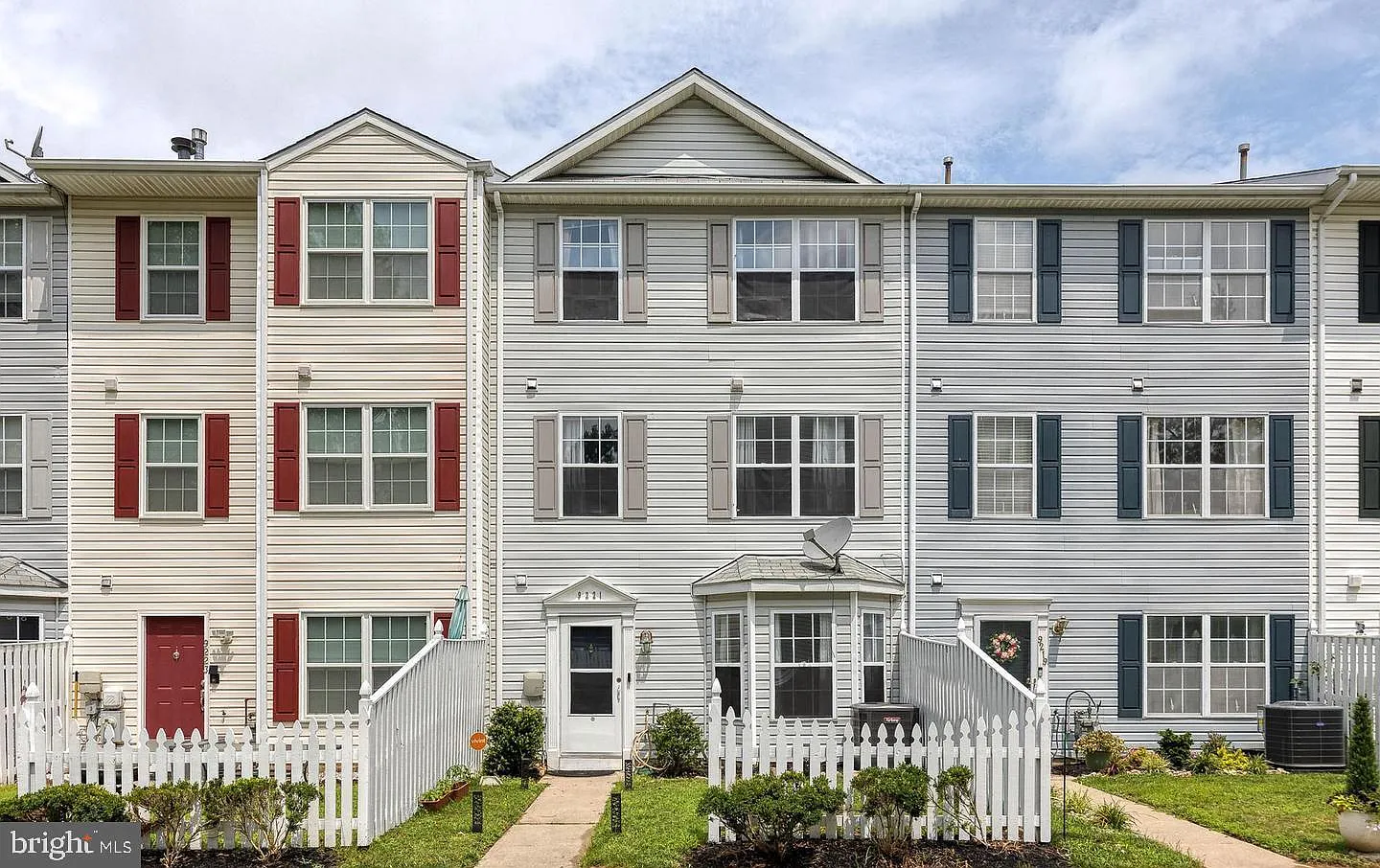 3 bed, 2.5 bath, 1694 sqft, $2,600 — Photo 1