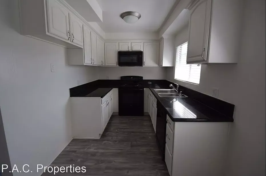 6464 Woodman — Photo 1
