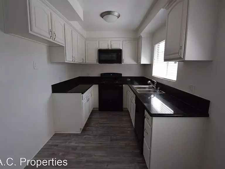 6464 Woodman — Photo 1