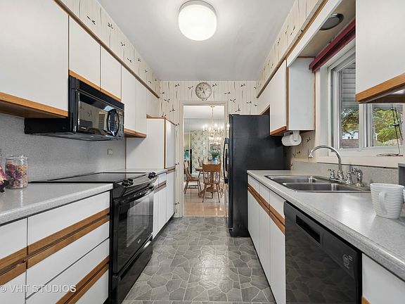5th image of 1112 Clark Ln