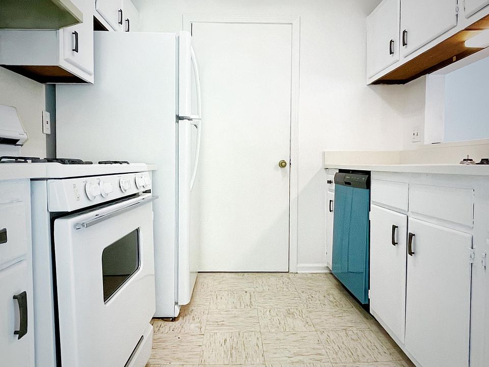 1st image of 2889 Lakemont Dr SW #2889