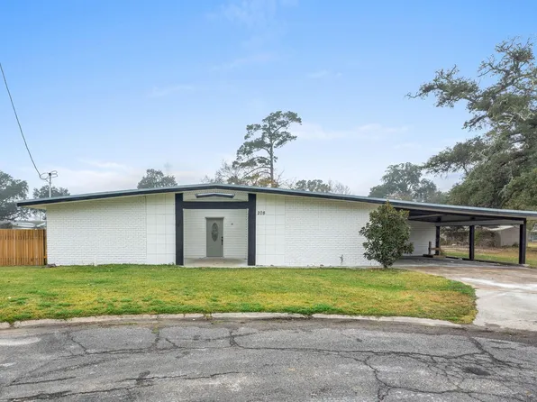 208 Roberta Cir, Sulphur, LA 70663