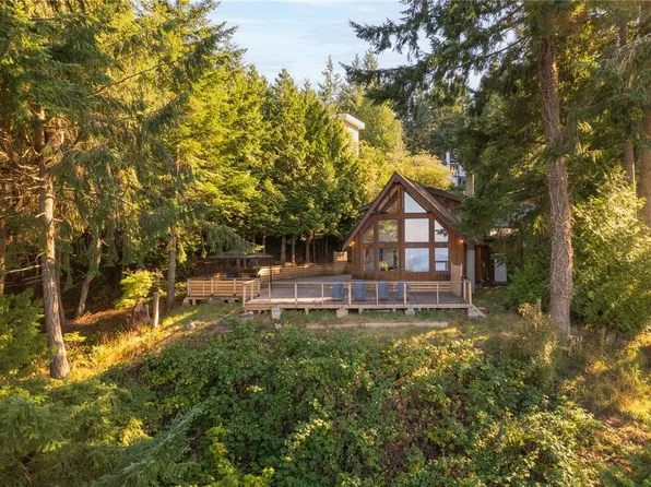 5030 Lost Lake Rd, Nanaimo, BC V9T 5E4