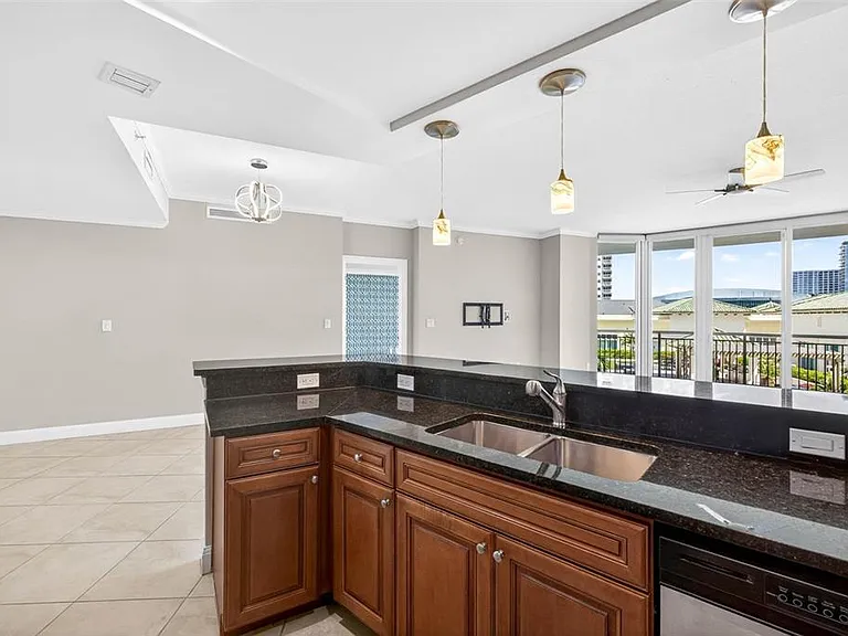 450 Knights Run Ave #505 — Photo 9