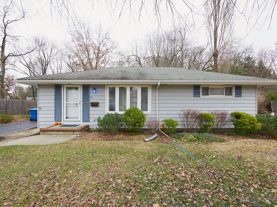 1st image of 101 Melrose Pl