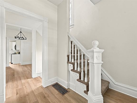 3rd image of 1522 Ridge Ave