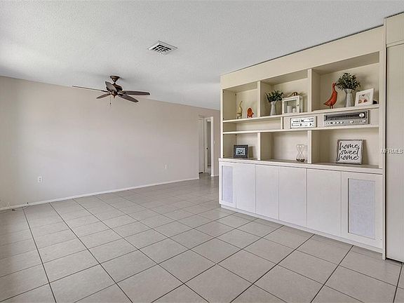 3rd image of 371 Sunnyside Dr