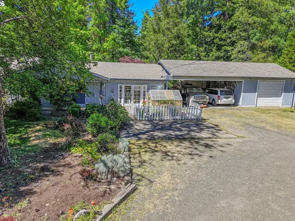 177 NE Lombardy Dr, Roseburg, OR 97470