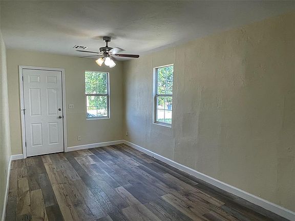 3rd image of 2148 Glen Ellyn St