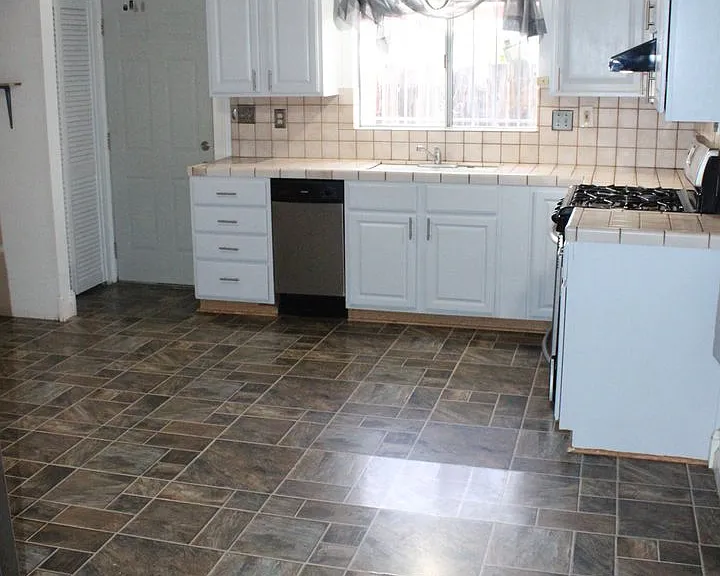 135 Poinsettia Ave — Photo 8