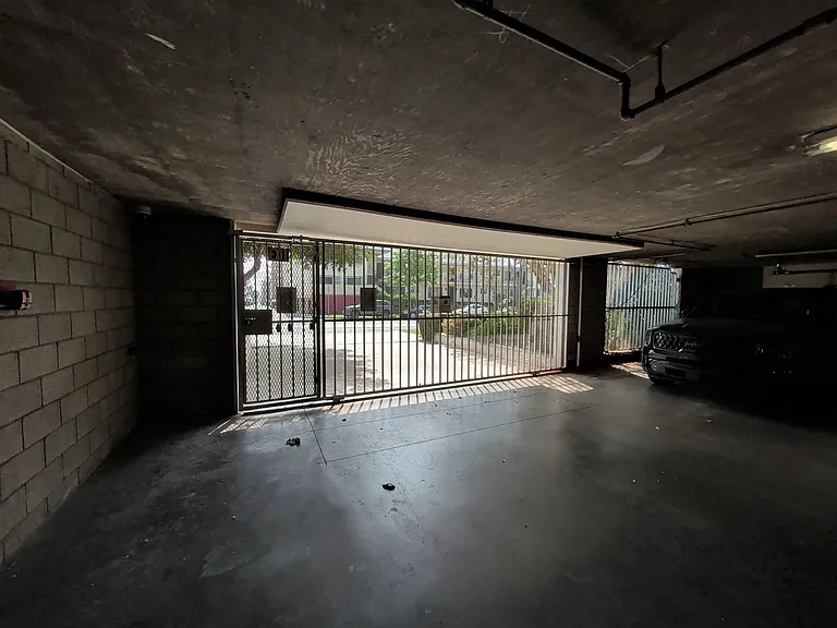 415 Montana Ave — Photo 31