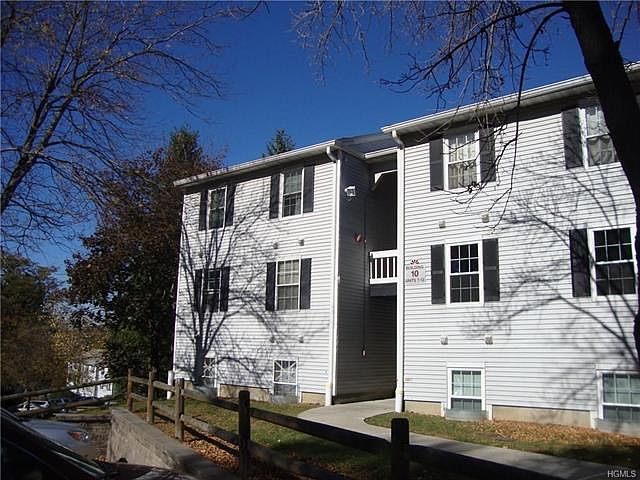 1st image of 10 Lexington Hl Unit 10