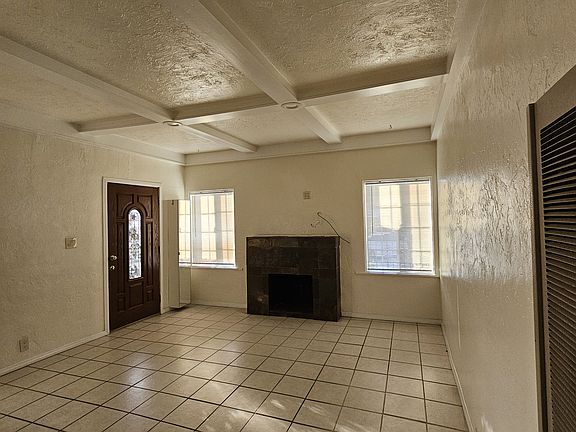 3rd image of 402 E Division St E