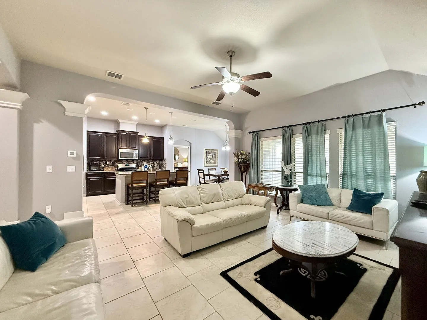 4 bed, 2.5 bath, 2379 sqft, $4,500 — Photo 2