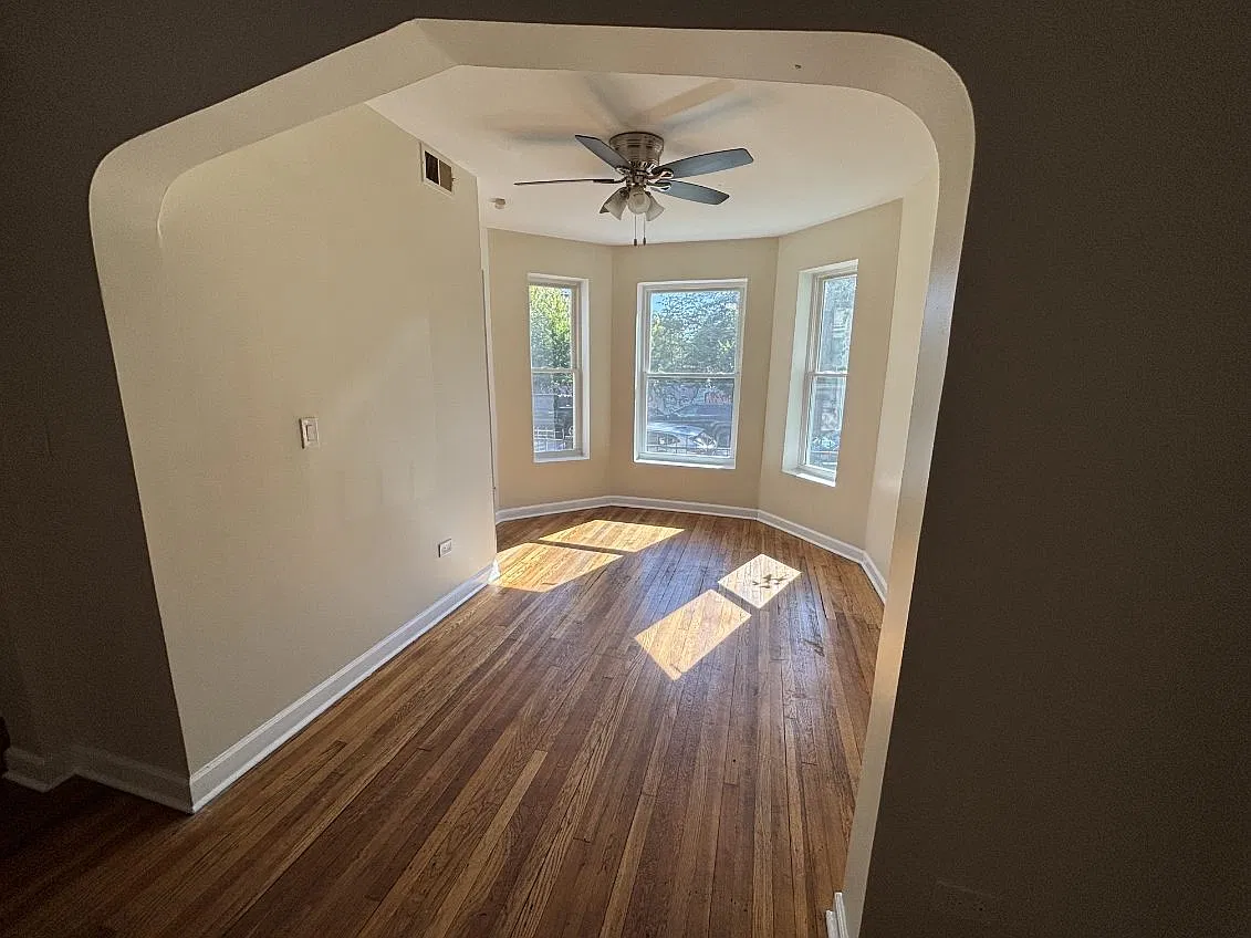 3 bed, 1200 sqft, $1,975 — Photo 2