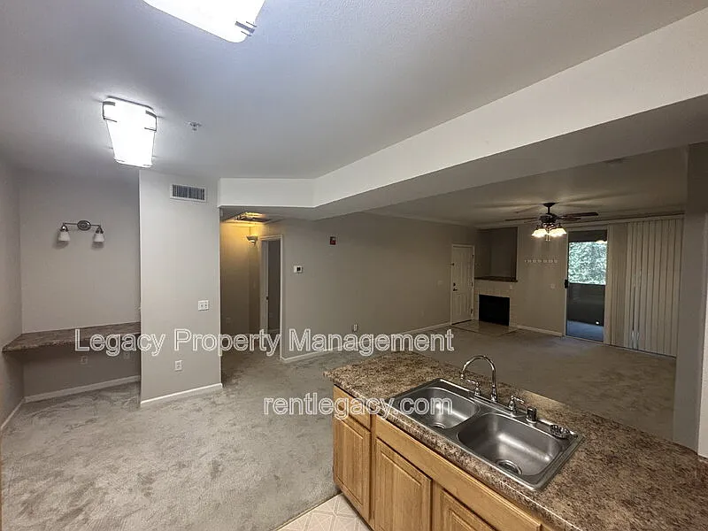 2 bed, 2.0 bath, 1016 sqft, $2,200 — Photo 3