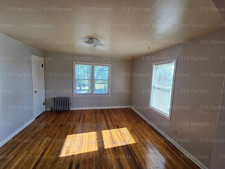 121 W 2nd St — Photo 12
