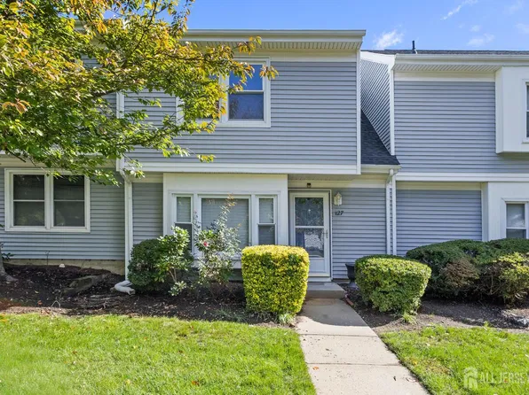 127 Baron Ln, East Brunswick, NJ 08816