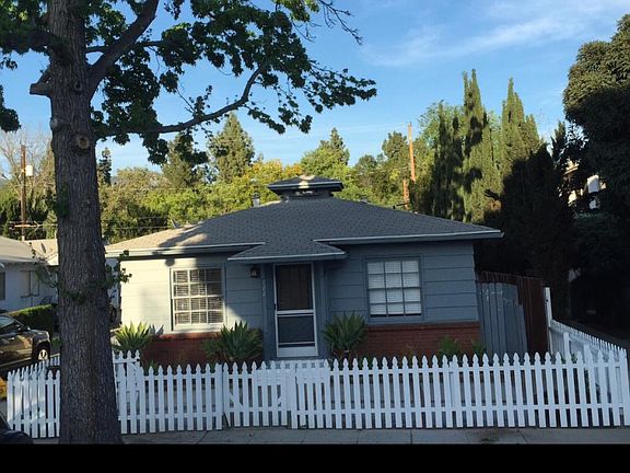 2nd image of 122 N Beachwood Dr